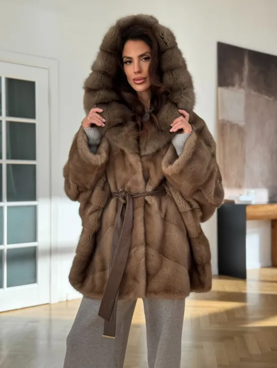 Шуба норковая бежевая с капюшоном