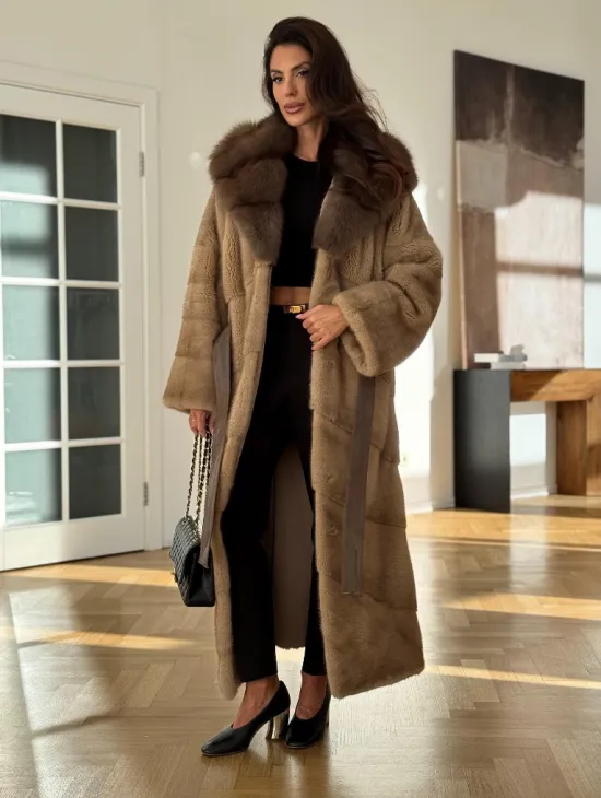 Норковая шуба бежевого цвета - капюшон куница
