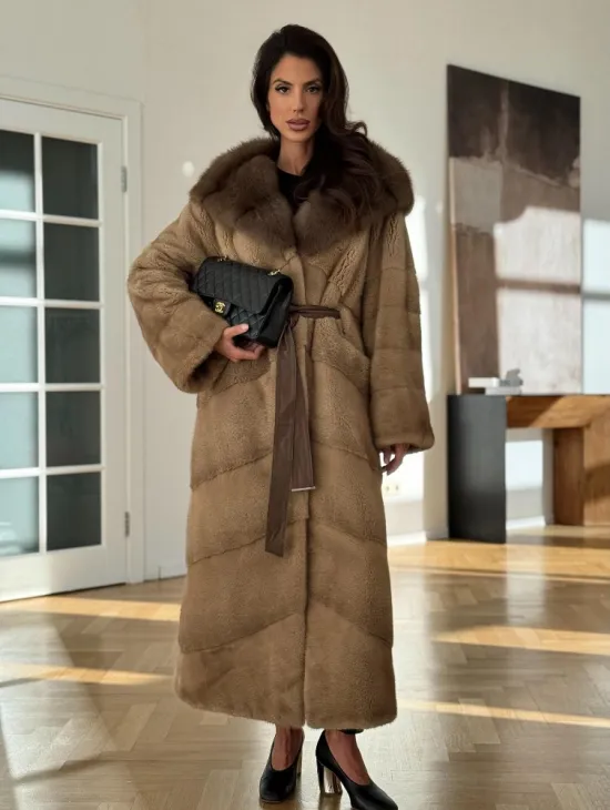 Норковая шуба бежевого цвета - капюшон куница