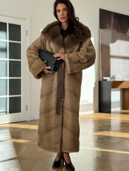 Норковая шуба бежевого цвета - капюшон куница