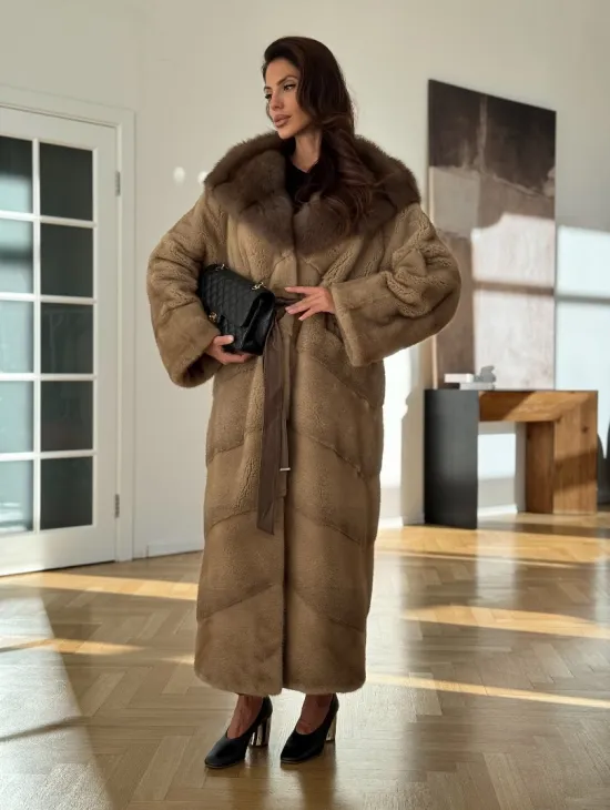 Норковая шуба бежевого цвета - капюшон куница