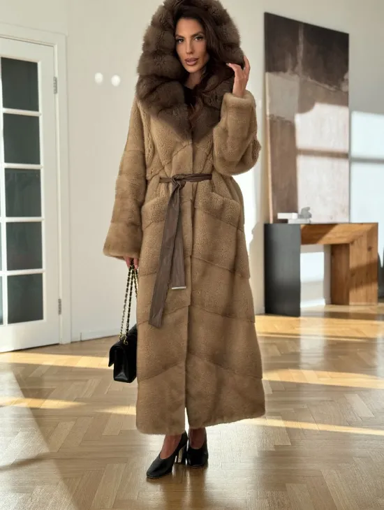 Норковая шуба бежевого цвета - капюшон куница