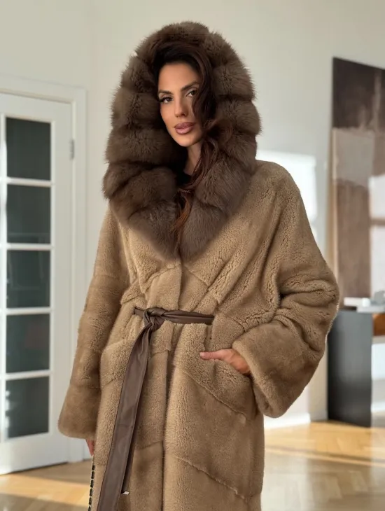 Норковая шуба бежевого цвета - капюшон куница