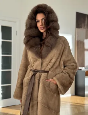 Норковая шуба бежевого цвета - капюшон куница