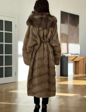 Бежевая норковая шуба с капюшоном куница