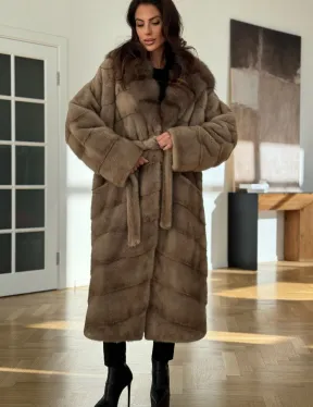 Бежевая норковая шуба с капюшоном куница