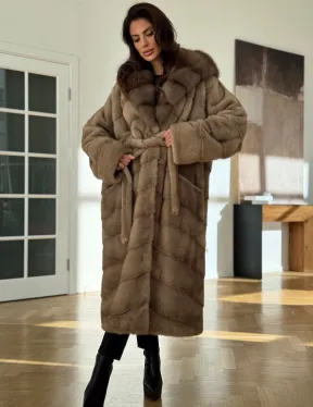 Бежевая норковая шуба с капюшоном куница