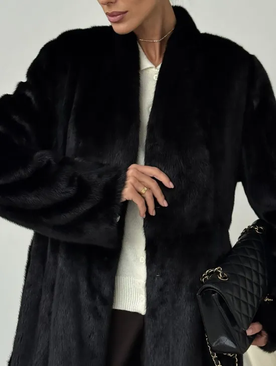 Длинная черная норковая шуба