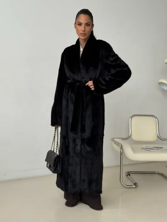 Длинная черная норковая шуба