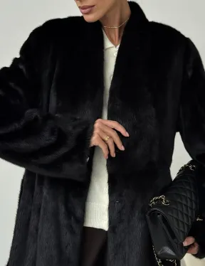 Длинная черная норковая шуба