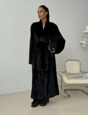 Длинная черная норковая шуба