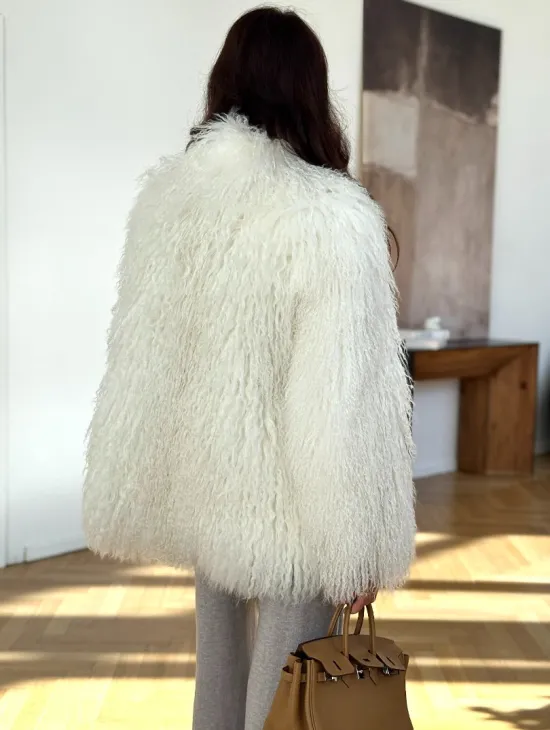 Шуба из ламы белая
