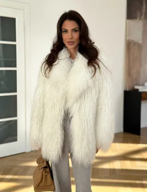 Шуба из ламы белая
