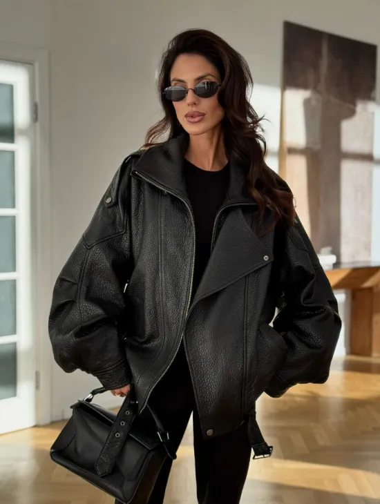 Черная кожаная куртка
