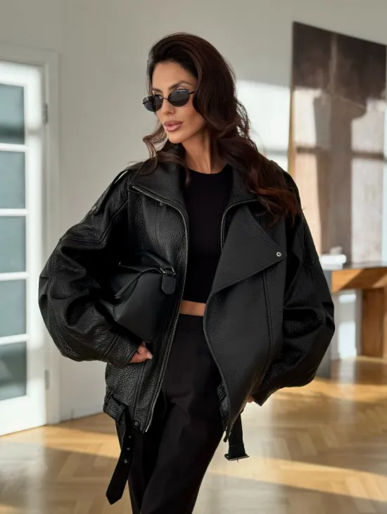 Черная кожаная куртка