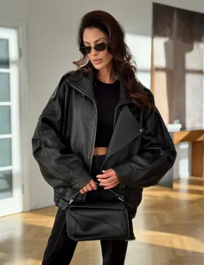 Черная кожаная куртка