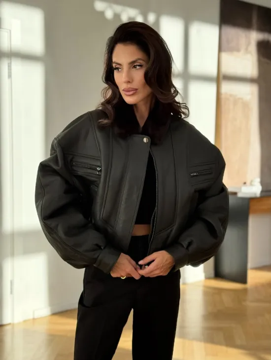 Модная женская дубленка 2025 - коричневая