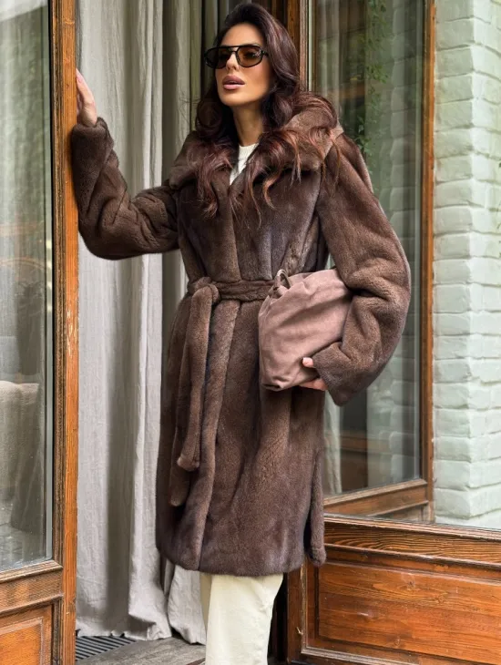 Норковая шуба с капюшоном - цвет орех