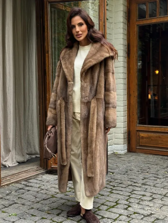 Шуба норковая с капюшоном - цвет пастель