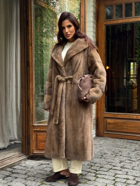 Шуба норковая с капюшоном - цвет пастель