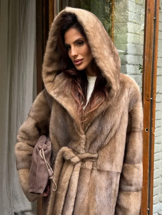 Шуба норковая с капюшоном - цвет пастель