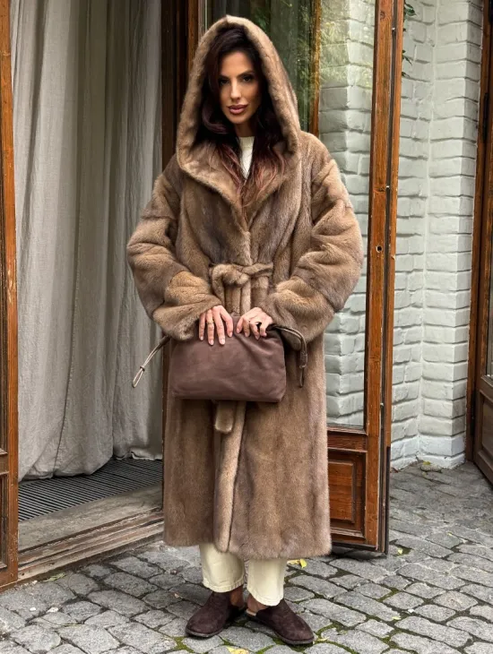 Шуба норковая с капюшоном - цвет пастель