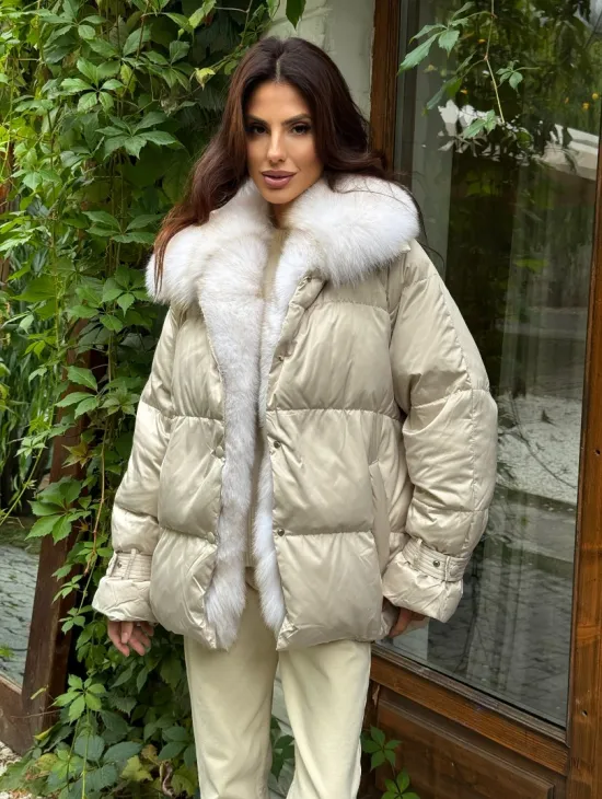 Женский пуховик с мехом песца