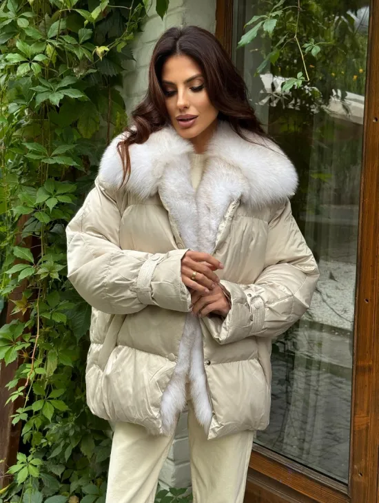 Женский пуховик с мехом песца