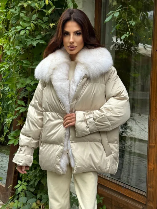 Женский пуховик с мехом песца