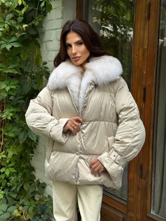 Женский пуховик с мехом песца