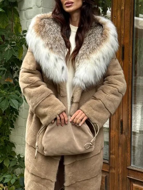 Бежевая норковая шуба с капюшоном рысь