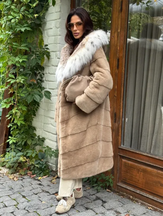 Бежевая норковая шуба с капюшоном рысь