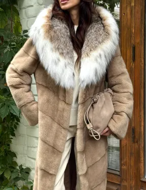 Бежевая норковая шуба с капюшоном рысь