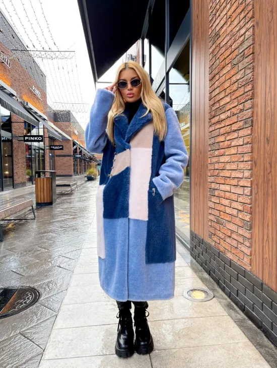 Модное пальто из натуральной шерсти с английским воротником