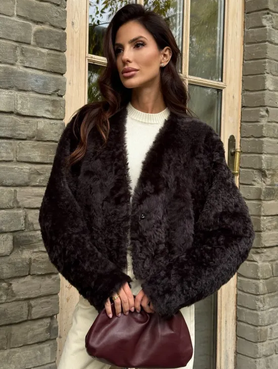 Укороченная шуба из овчины калган