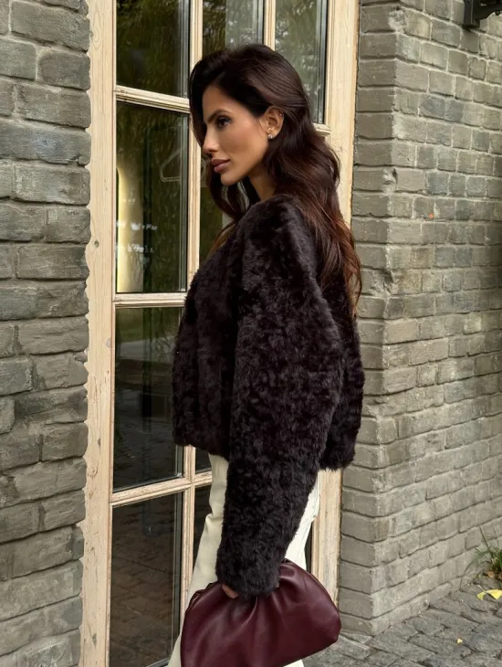 Укороченная шуба из овчины калган
