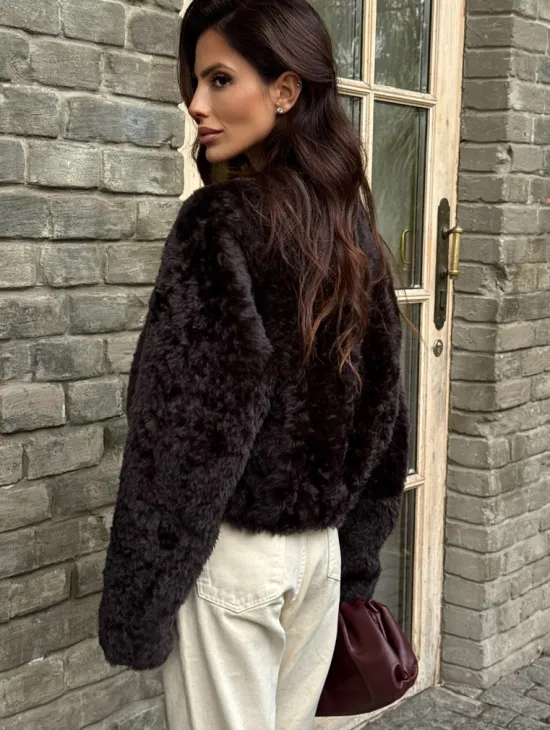 Укороченная шуба из овчины калган