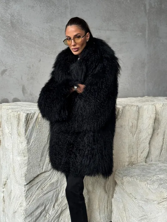 Черная шуба из ламы