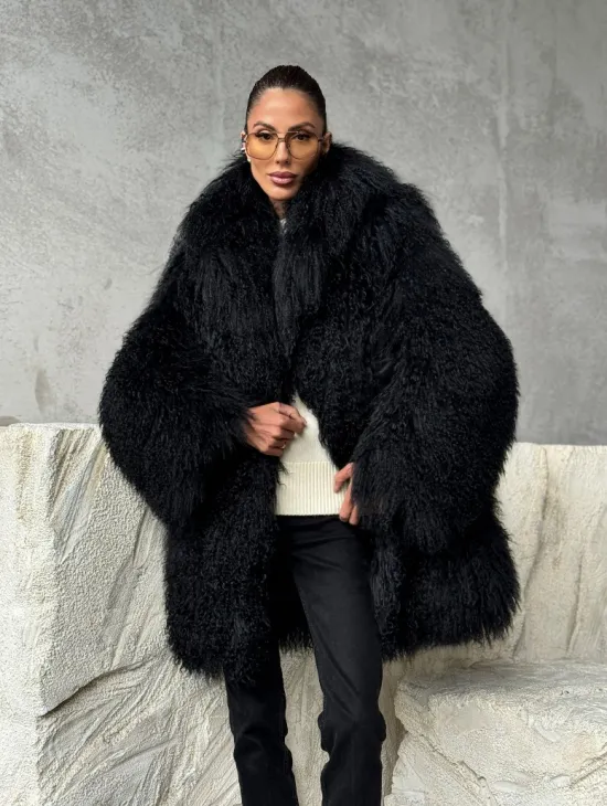 Черная шуба из ламы
