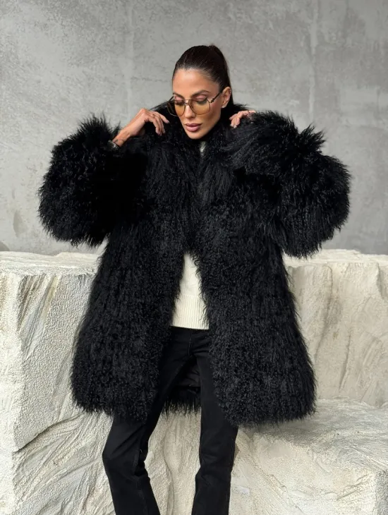 Черная шуба из ламы