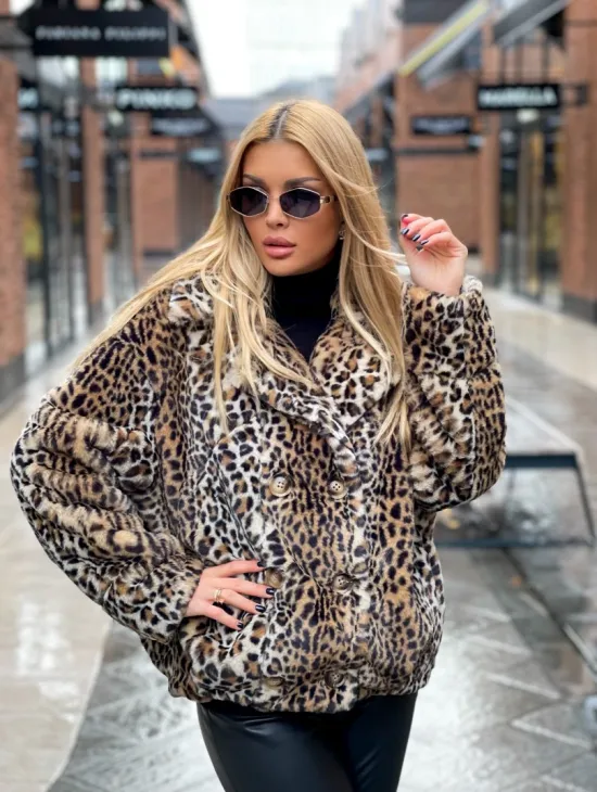 Короткая шуба под леопард из экомеха