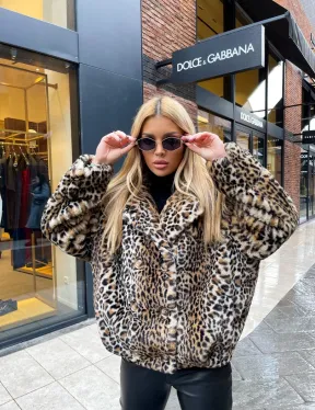 Короткая шуба под леопард из экомеха