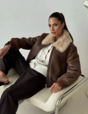 Короткая дубленка - женская