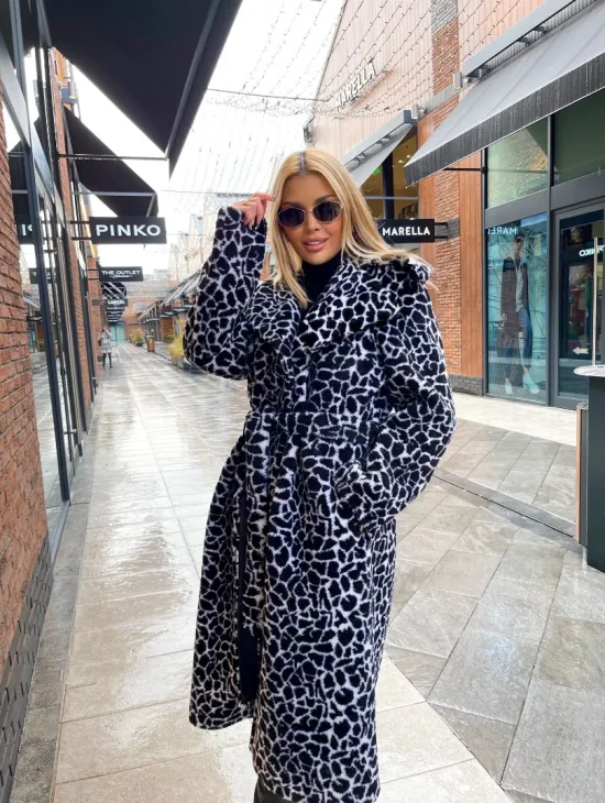 Двубортное пальто из экомеха