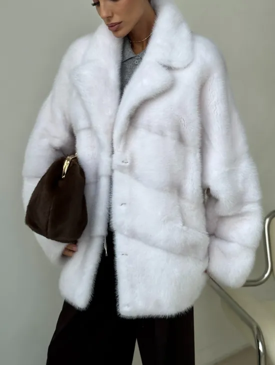 Белый норковый полушубок