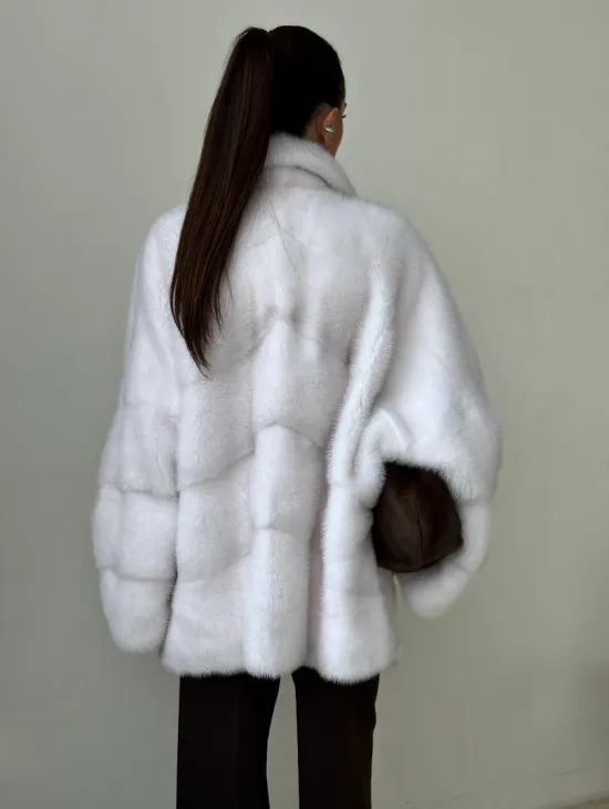 Белый норковый полушубок