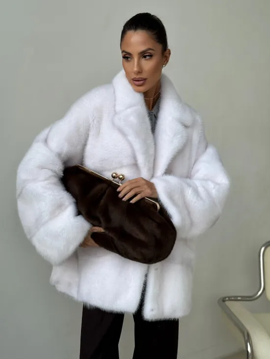 Белый норковый полушубок