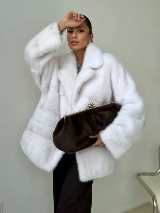 Белый норковый полушубок