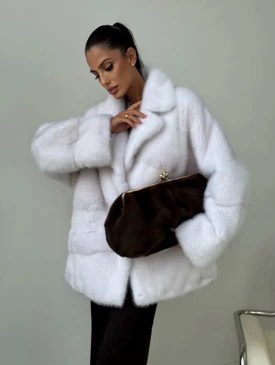 Белый норковый полушубок