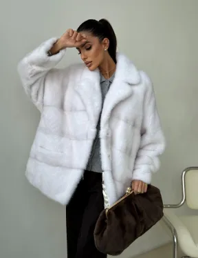 Белый норковый полушубок